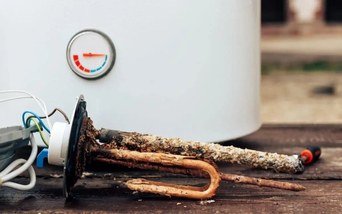 rust in hot water anode