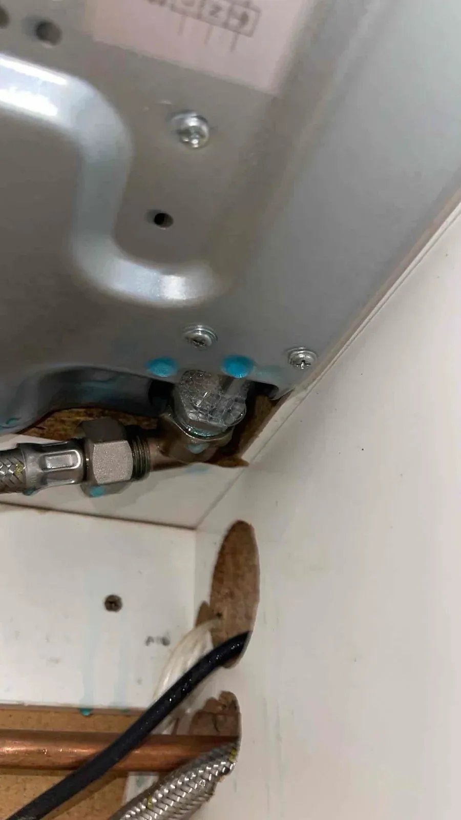 Cooktop gas connection where the leak was traced
