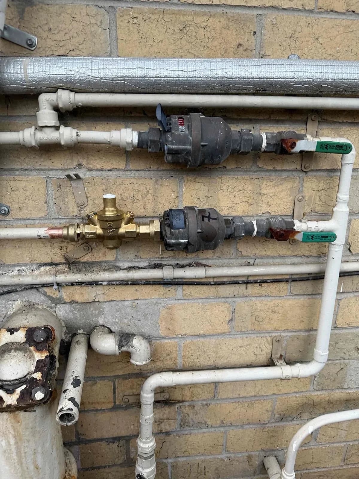 Apartment water meters with a new pressure reducing valve fitted