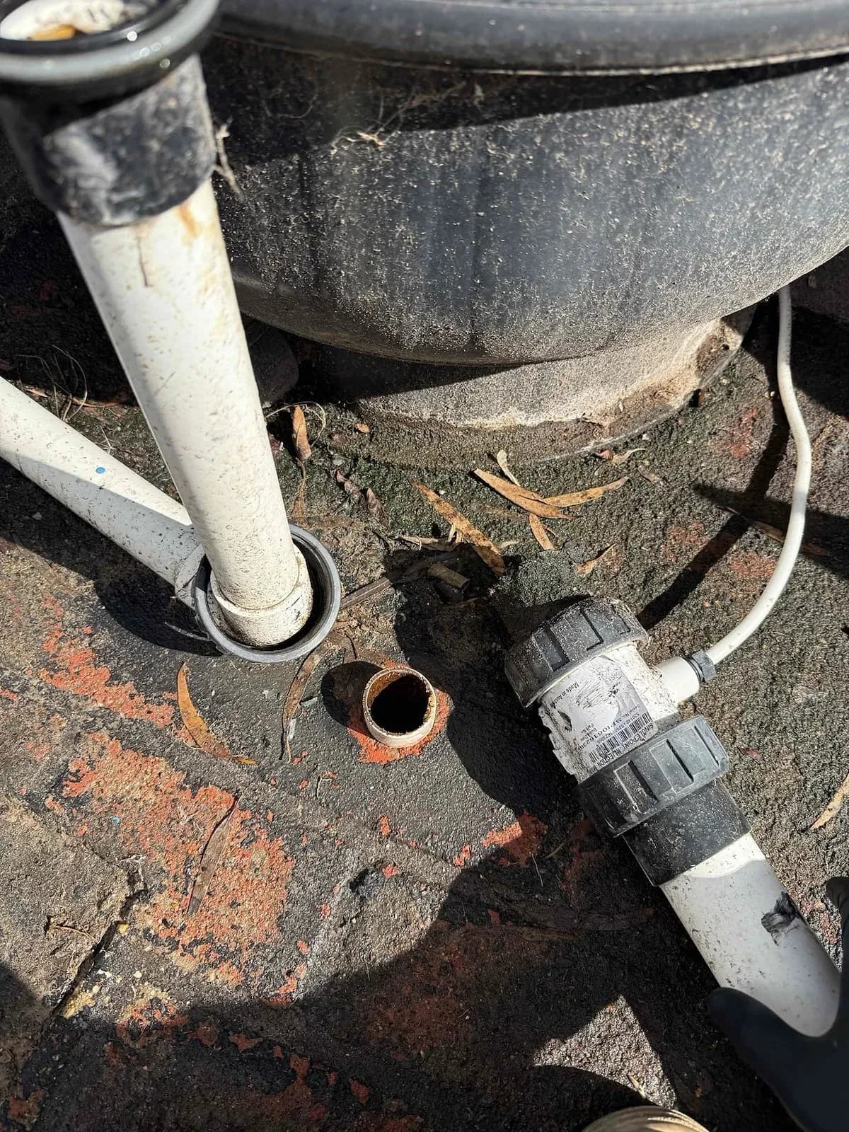 Pool filter outlet properly glued