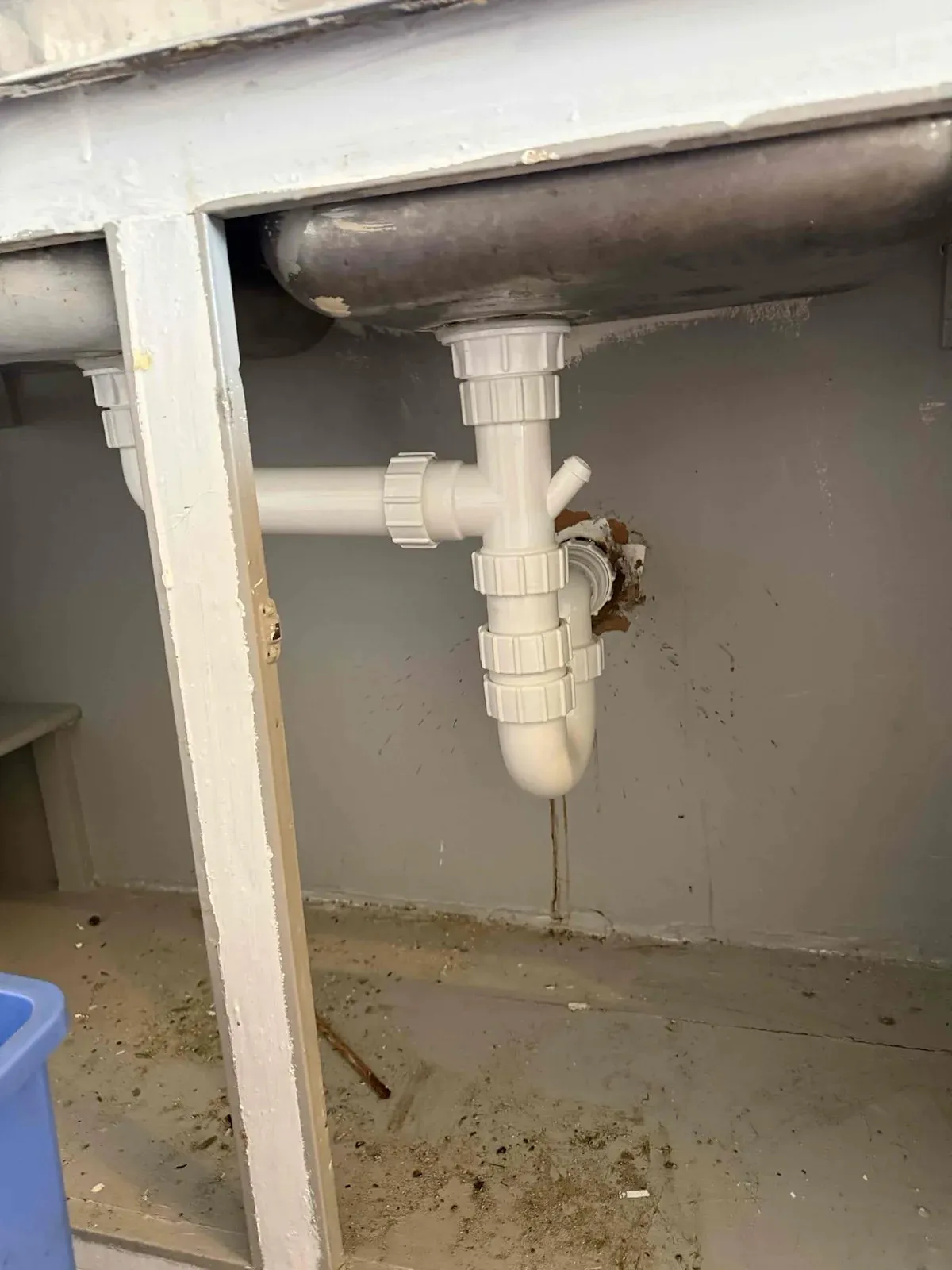 Kitchen sink waste pipe after the drain was cleared
