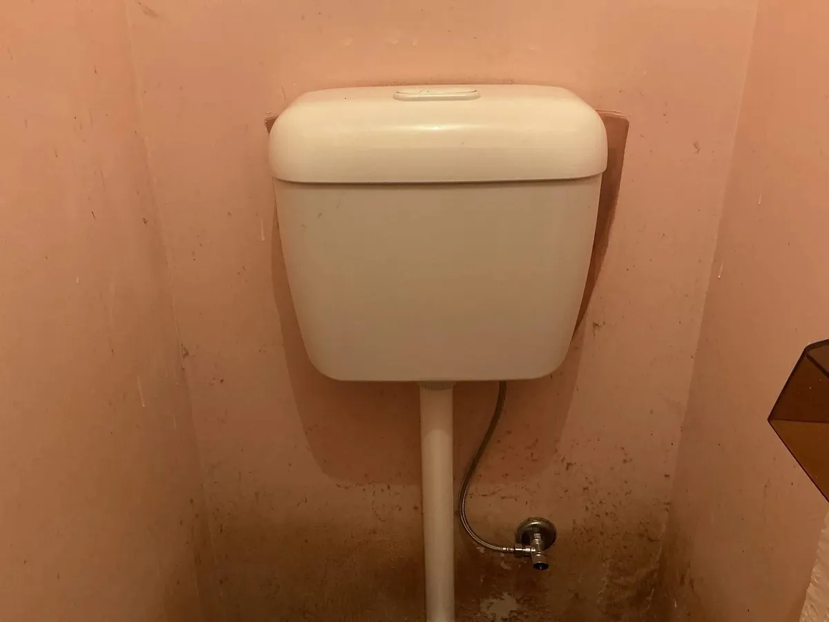 Cistern after the inlet and outlet valves were replaced