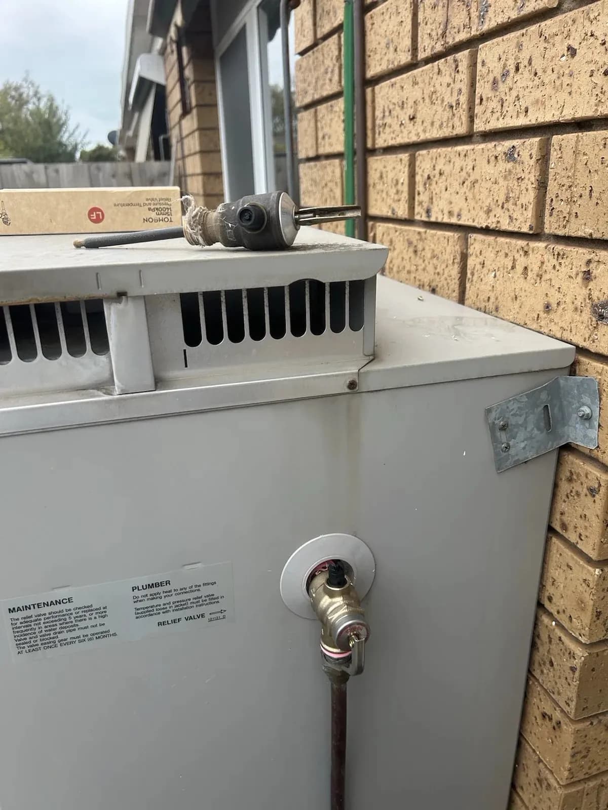 Hot water unit with a new relief valve