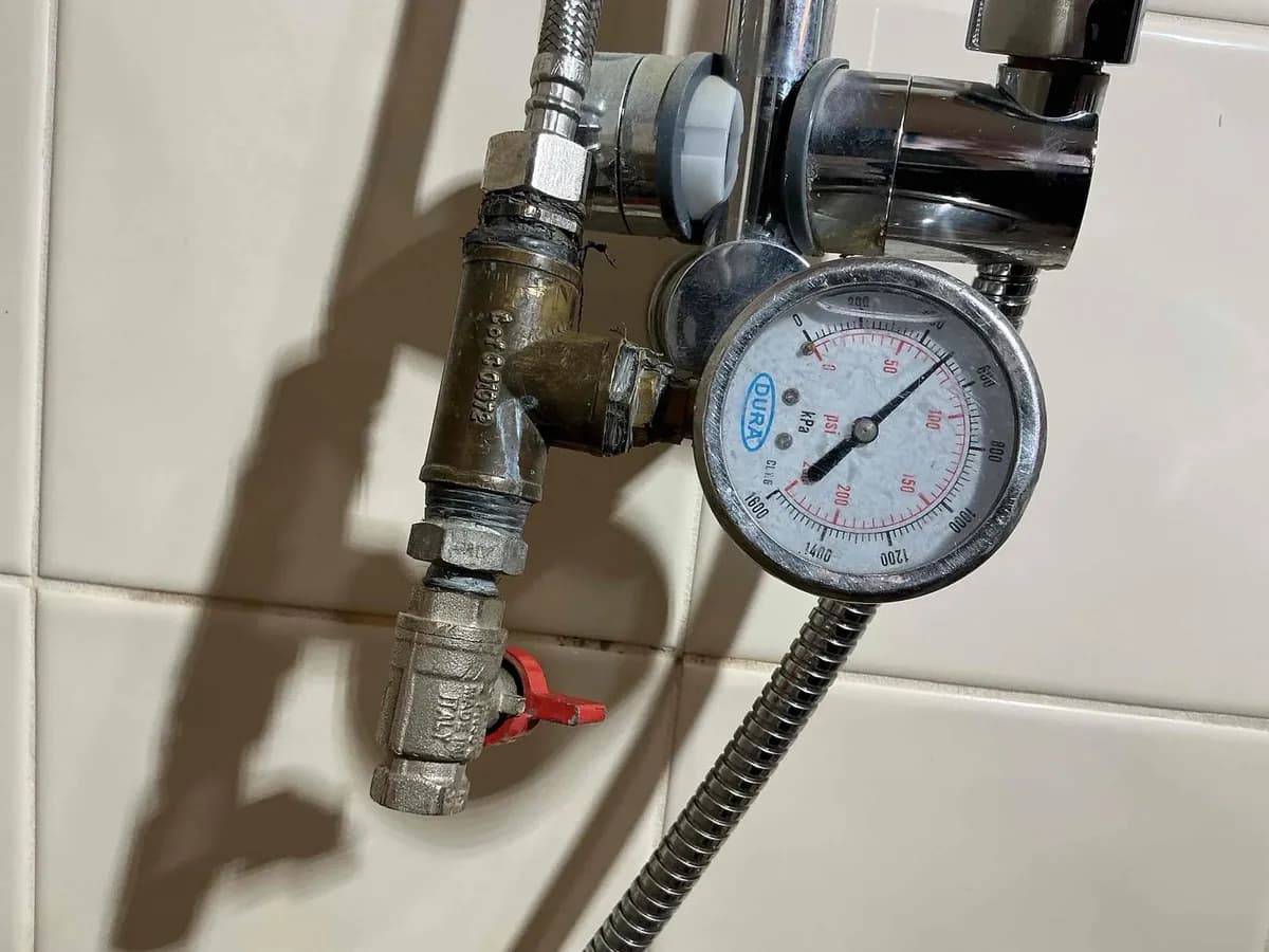 Pressure test gauge on the shower pipework
