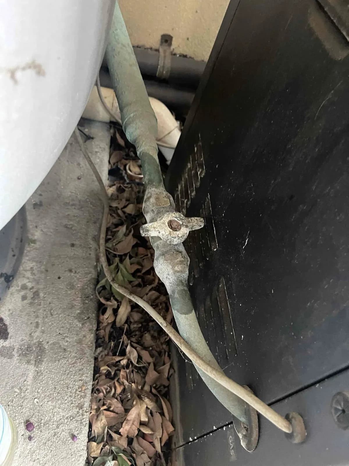 Gas pipe connection where the leak was traced
