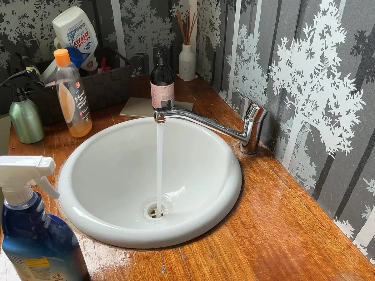 Bathroom basin with the new mixer tap running