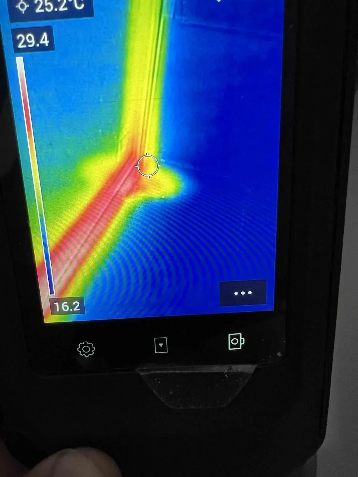 Thermal camera showing water tracking at the shower base
